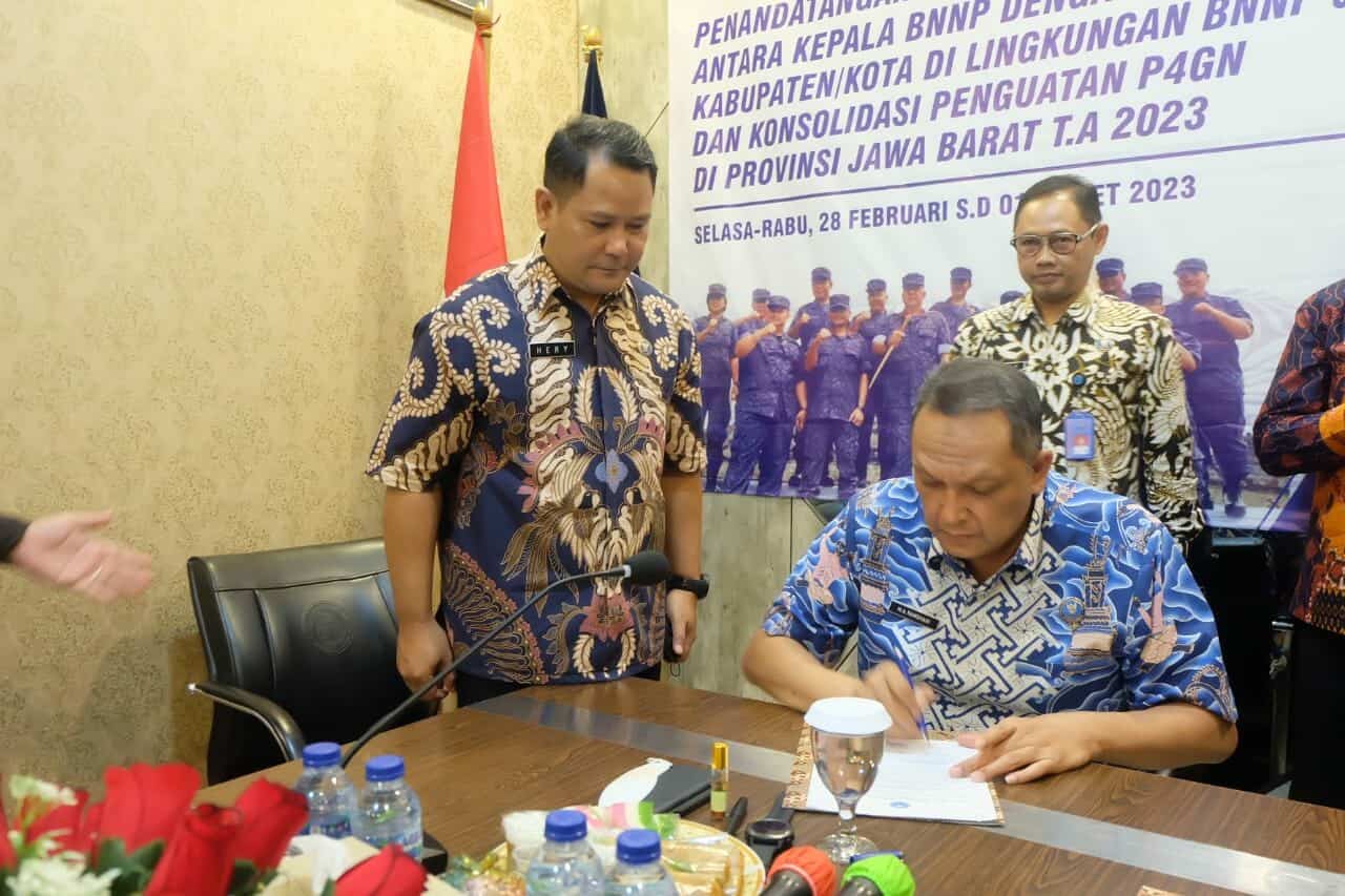 Penandatanganan Perjanjian Kinerja dan Penguatan P4GN di Sumedang Penandatanganan Perjanjian Kinerja dan Penguatan P4GN di Sumedang