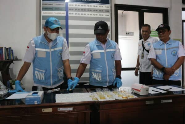 BNN Kabupaten Sumedang dan Polres Reserse Narkoba Lakukan Tes Uring Sopir Angkutan Lebaran Demi Keselamatan Penumpang!