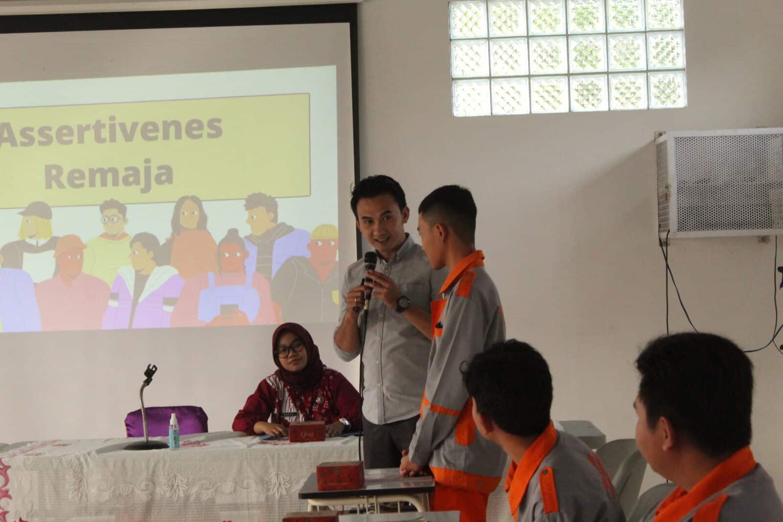 BNN Kabupaten Sumedang Menggelar Dialog Interaktif Remaja: Membentuk Generasi Anti Narkoba yang Berdaya, Pertemuan ke III di SMK Padjadjaran BNN Kabupaten Sumedang Menggelar Dialog Interaktif Remaja: Membentuk Generasi Anti Narkoba yang Berdaya, Pertemuan ke III di SMK Padjadjaran