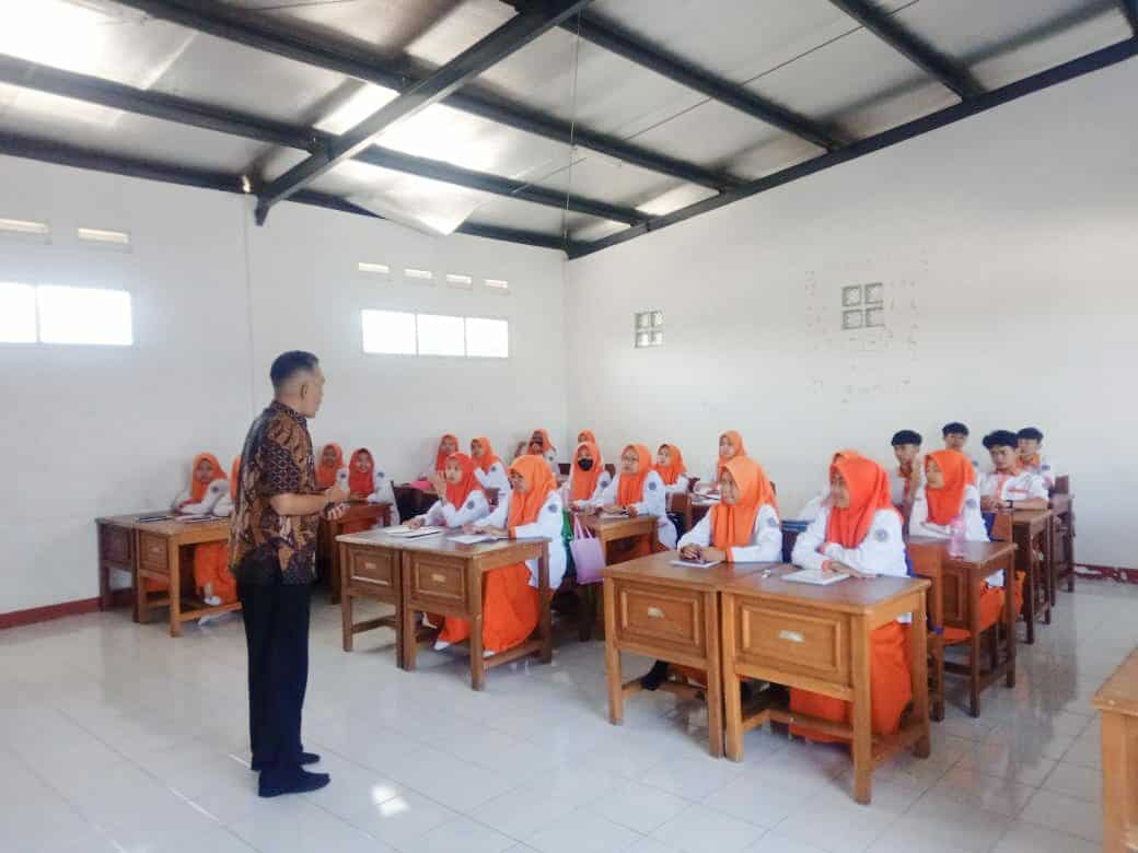 Membentuk Generasi Tangguh: Pelajar SMK Padjadjaran Sumedang dan BNN Sumedang Satukan Langkah Lawan Narkoba dan Konflik Sosial Membentuk Generasi Tangguh: Pelajar SMK Padjadjaran Sumedang dan BNN Sumedang Satukan Langkah Lawan Narkoba dan Konflik Sosial