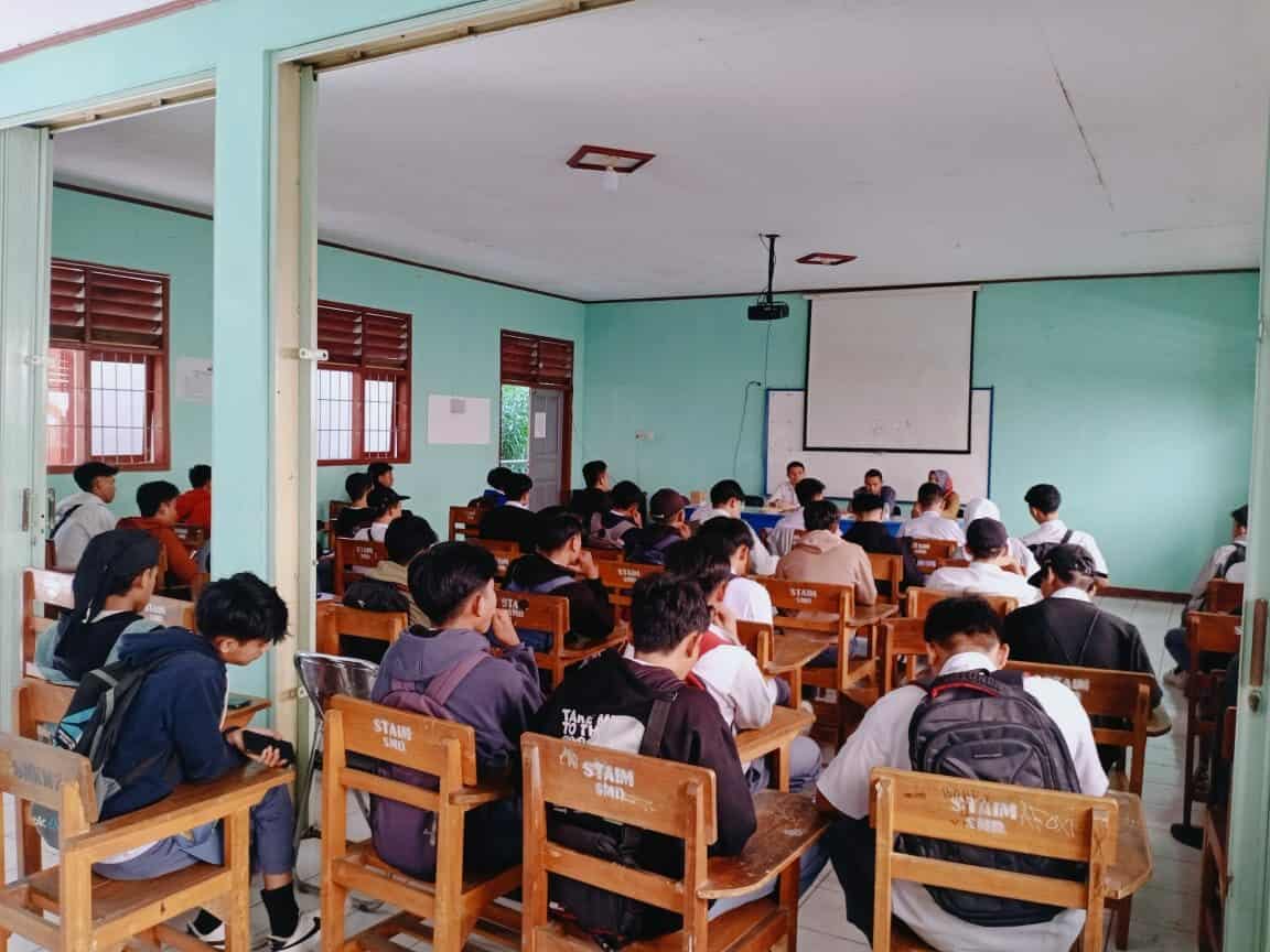 Mencegah Narkotika, Membangun Solidaritas: BNN Sumedang dan SMK Muhammadiyah 2 Gelar Dialog P4GN WhatsApp Image 2023 06 19 at 10.30.53
