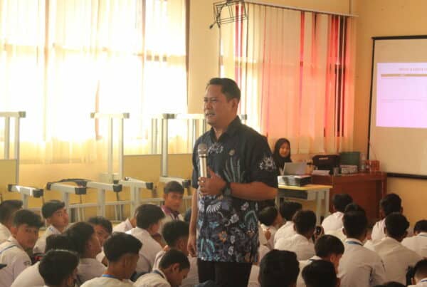 Perangi Narkoba dari Sekolah: Sosialisasi BNN Kabupaten Sumedang Semarakkan MPLS di SMA Negeri Jatinangor IMG 0971