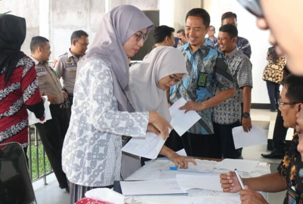 Pengadilan Agama Sumedang Berkomitmen Bersama BNN Kabupaten Sumedang dalam Pemberantasan Narkoba Melalui Test Urine Pegawai Pengadilan Agama Sumedang Berkomitmen Bersama BNN Kabupaten Sumedang dalam Pemberantasan Narkoba Melalui Test Urine Pegawai