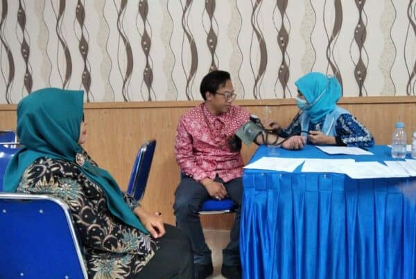 Pegawai Pengadilan Subang Diuji Urine oleh BNN Sumedang dalam Upaya Bersama Cegah Narkoba Pegawai Pengadilan Subang Diuji Urine oleh BNN Sumedang dalam Upaya Bersama Cegah Narkoba