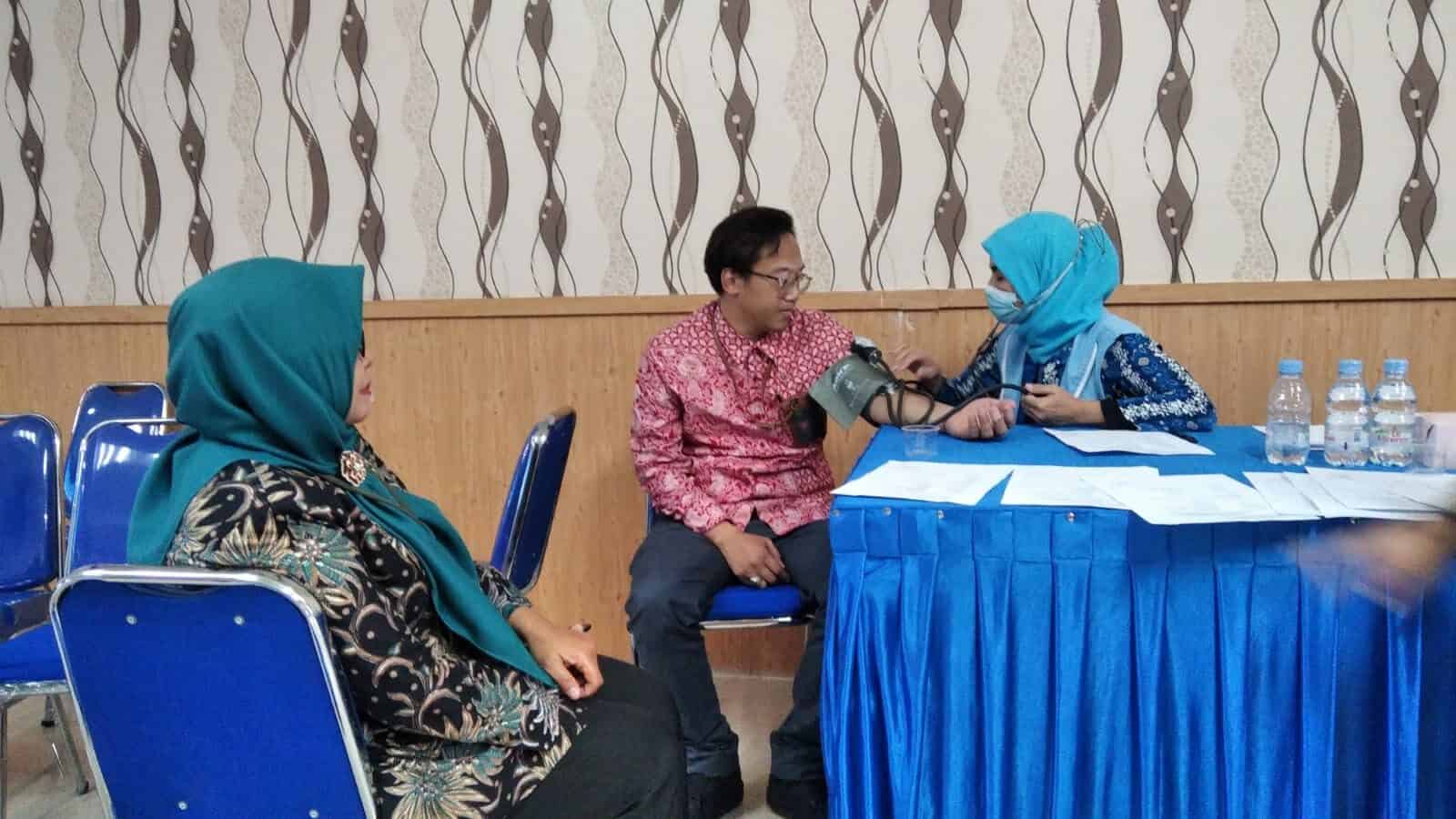 Pegawai Pengadilan Subang Diuji Urine oleh BNN Sumedang dalam Upaya Bersama Cegah Narkoba Pegawai Pengadilan Subang Diuji Urine oleh BNN Sumedang dalam Upaya Bersama Cegah Narkoba