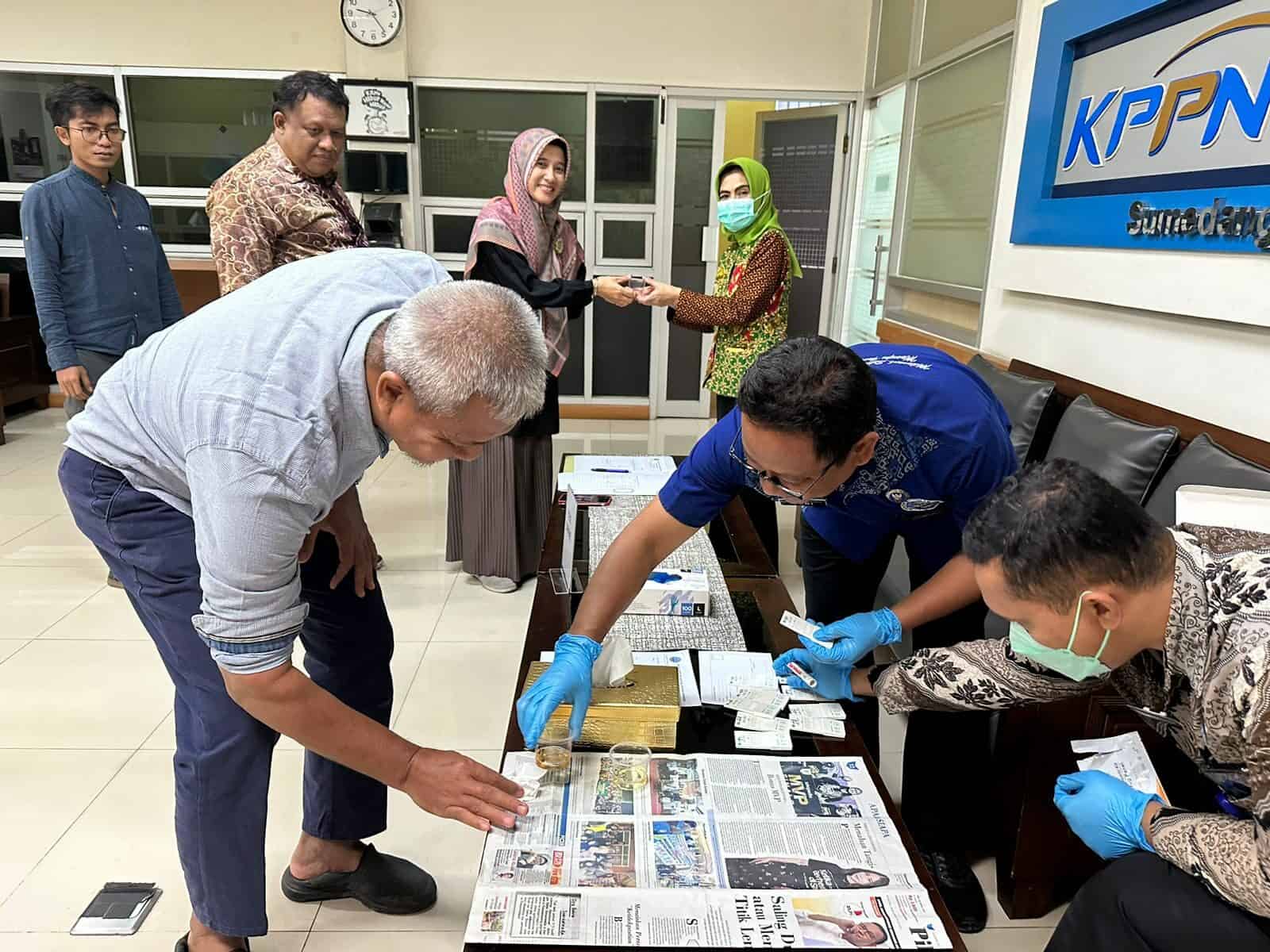 KPPN Sumedang Kolaborasi dengan BNN Kabupaten Sumedang Gelar Test Urine ASN: Langkah Bersama Menuju Lingkungan Kerja Bebas Narkoba 1000036400 ba3891eaac4c028fb68a581c73b47393 25 7 2023 11.24.46
