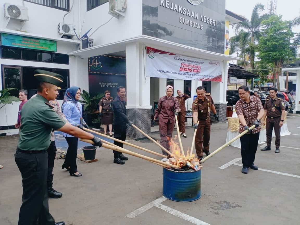 Momentum Penting: Barang Bukti Narkotika Berkualitas Tetap Dimusnahkan di Sumedang WhatsApp Image 2023 09 14 at 10.39.50