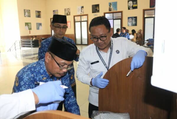 BNN Kabupaten Sumedang Melibatkan Para Kepala Desa, Lurah, dan Kepala Dinas dalam Kegiatan Test Urine di Lingkungan Pusat Pemerintahan Kabupaten Sumedang BNN Kabupaten Sumedang Melibatkan Para Kepala Desa, Lurah, dan Kepala Dinas dalam Kegiatan Test Urine di Lingkungan Pusat Pemerintahan Kabupaten Sumedang