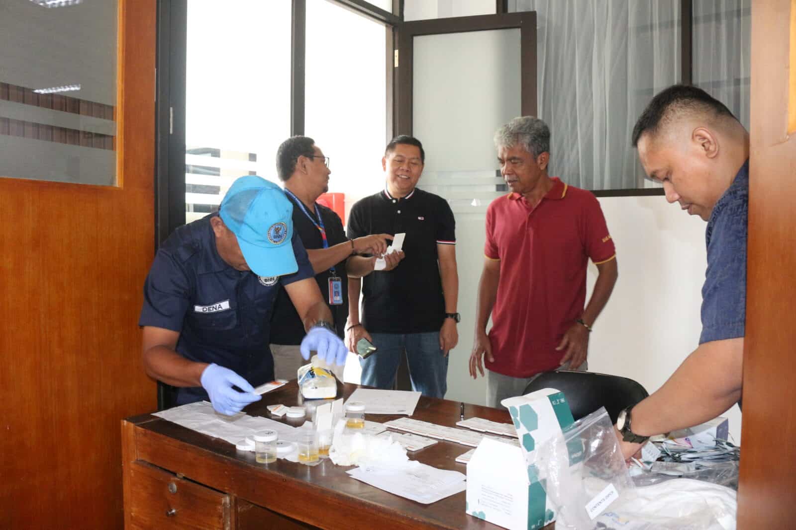 BNN Kabupaten Sumedang Melibatkan Para Kepala Desa, Lurah, dan Kepala Dinas dalam Kegiatan Test Urine di Lingkungan Pusat Pemerintahan Kabupaten Sumedang BNN Kabupaten Sumedang Melibatkan Para Kepala Desa, Lurah, dan Kepala Dinas dalam Kegiatan Test Urine di Lingkungan Pusat Pemerintahan Kabupaten Sumedang